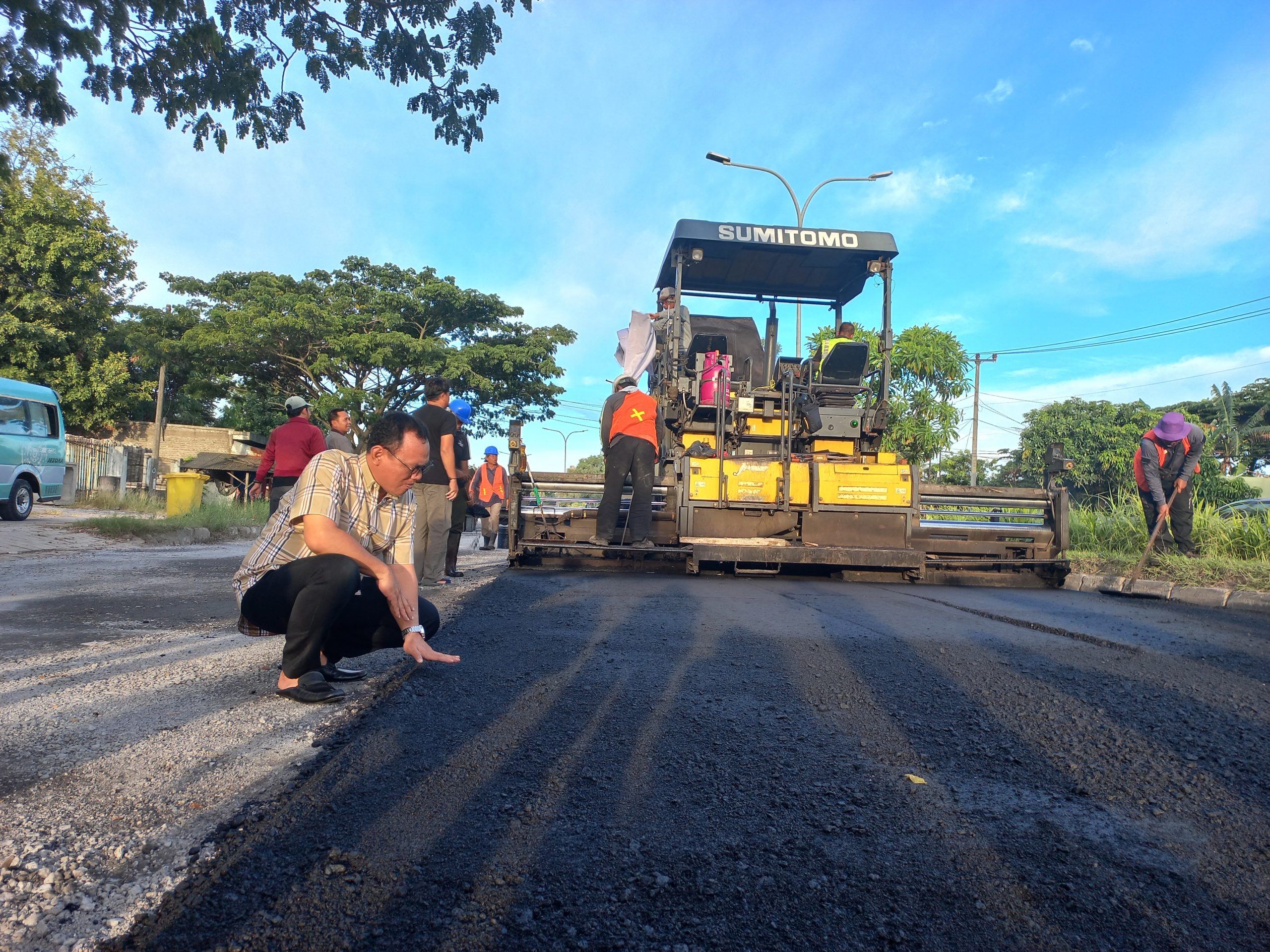 Aspal Plastik Lapisi Jalur Mudik JLS Cilegon