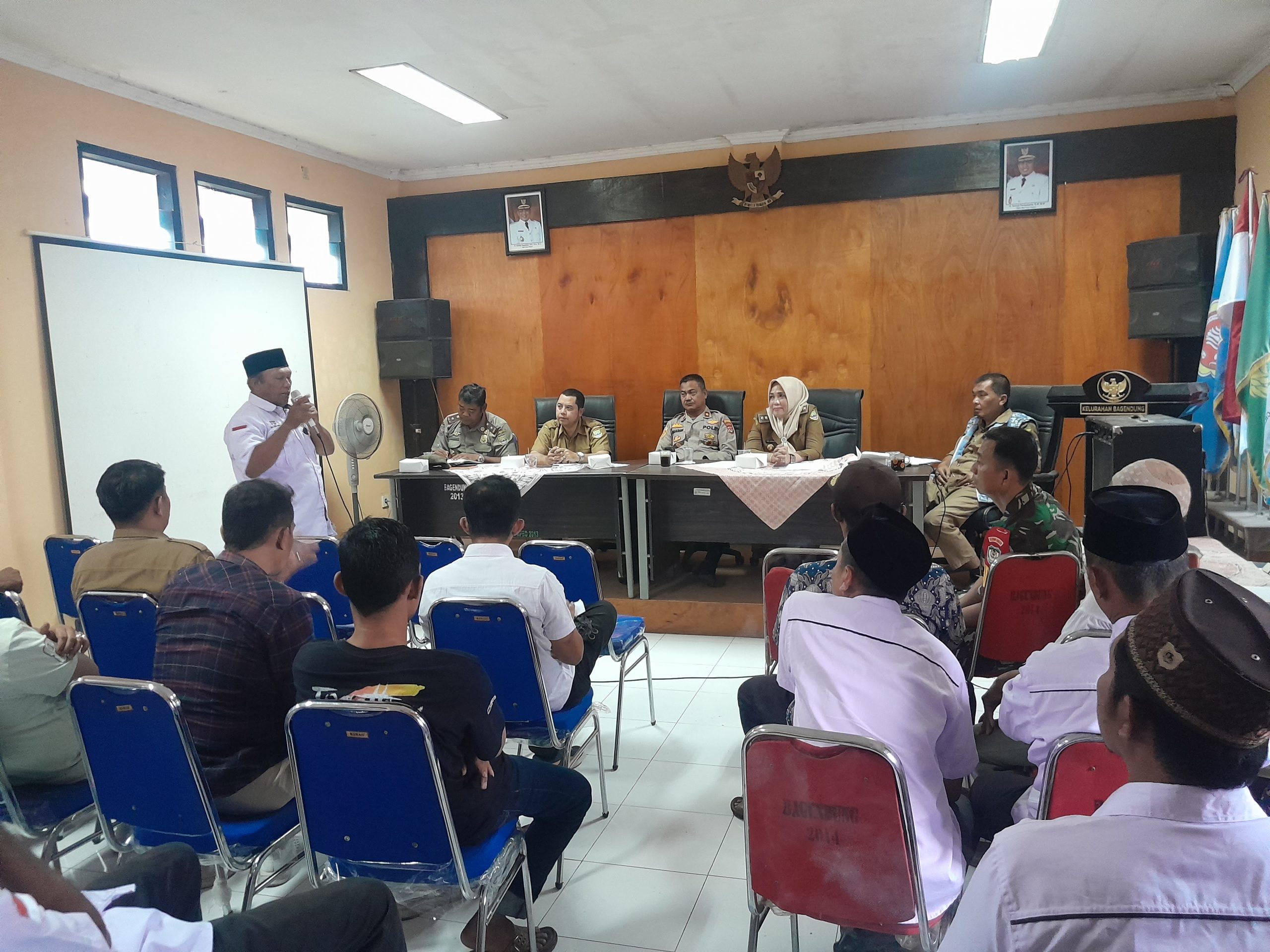 Keluhkan Truk Pasir Melintas, Warga Bangendung Tuntut Pihak Perusahaan Tambang Pasir