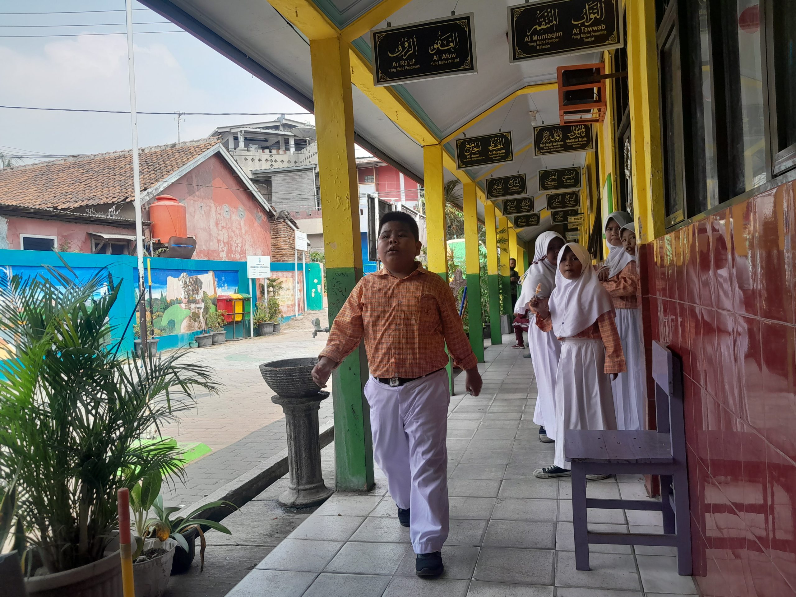 Pengakuan Korban Keracunan, Siswa SD Kependilan Cilegon : Rasa Kue Sudah Bau