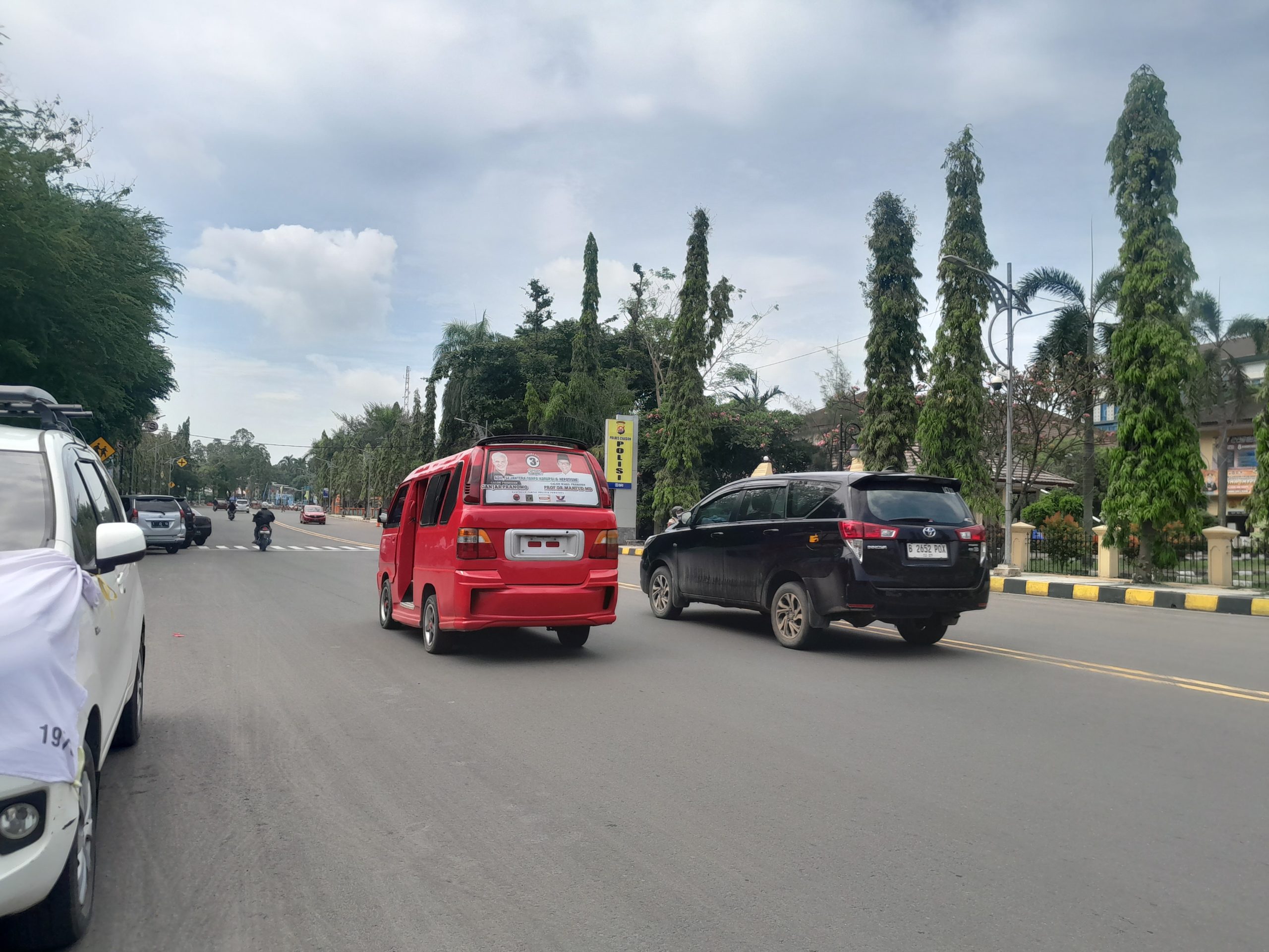 Poster Caleg di Angkot Marak di Cilegon, Begini Respon Bawaslu
