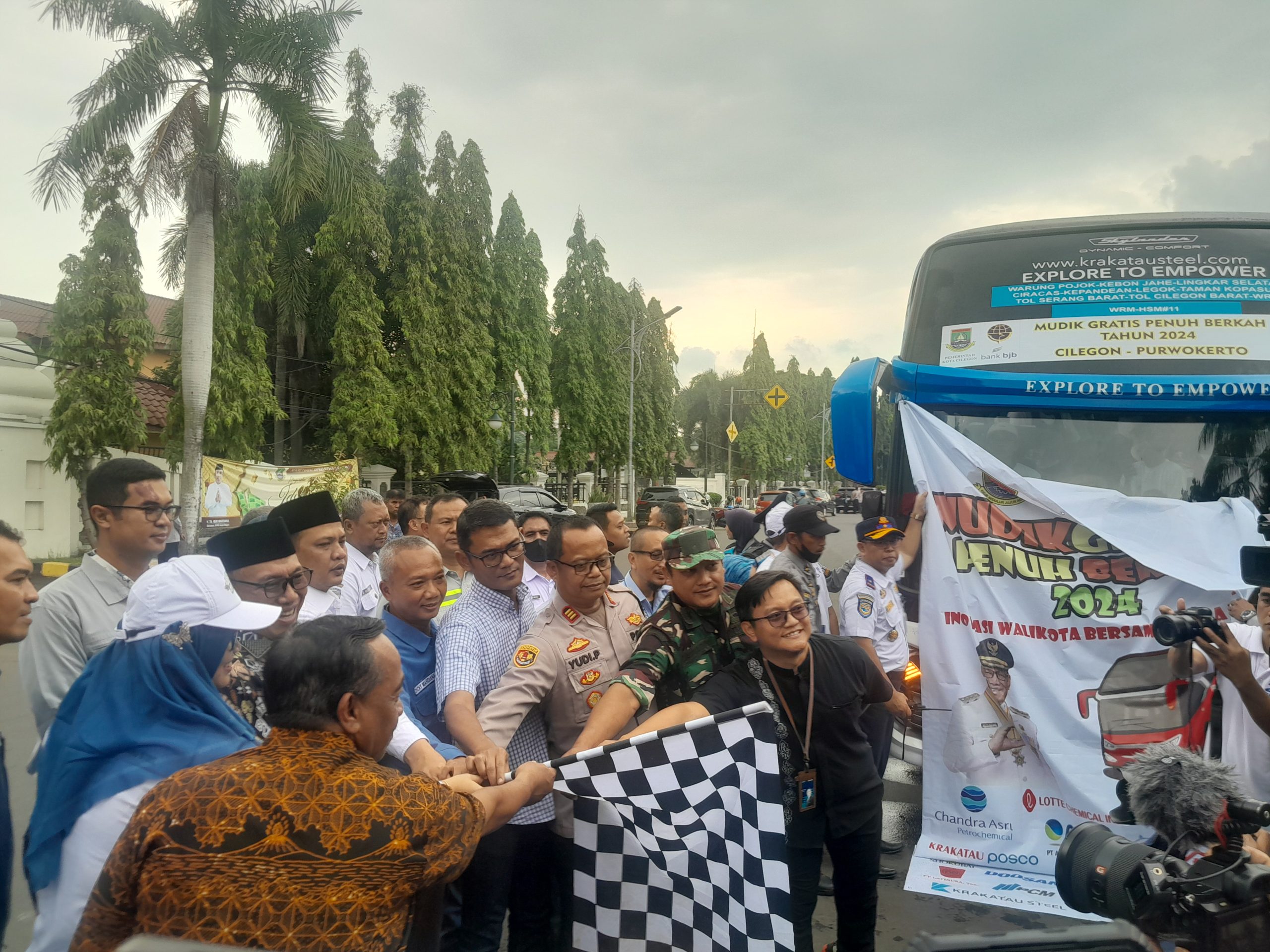 Helldy Lepas Ribuan Peserta Mudik Gratis Pemkot Cilegon