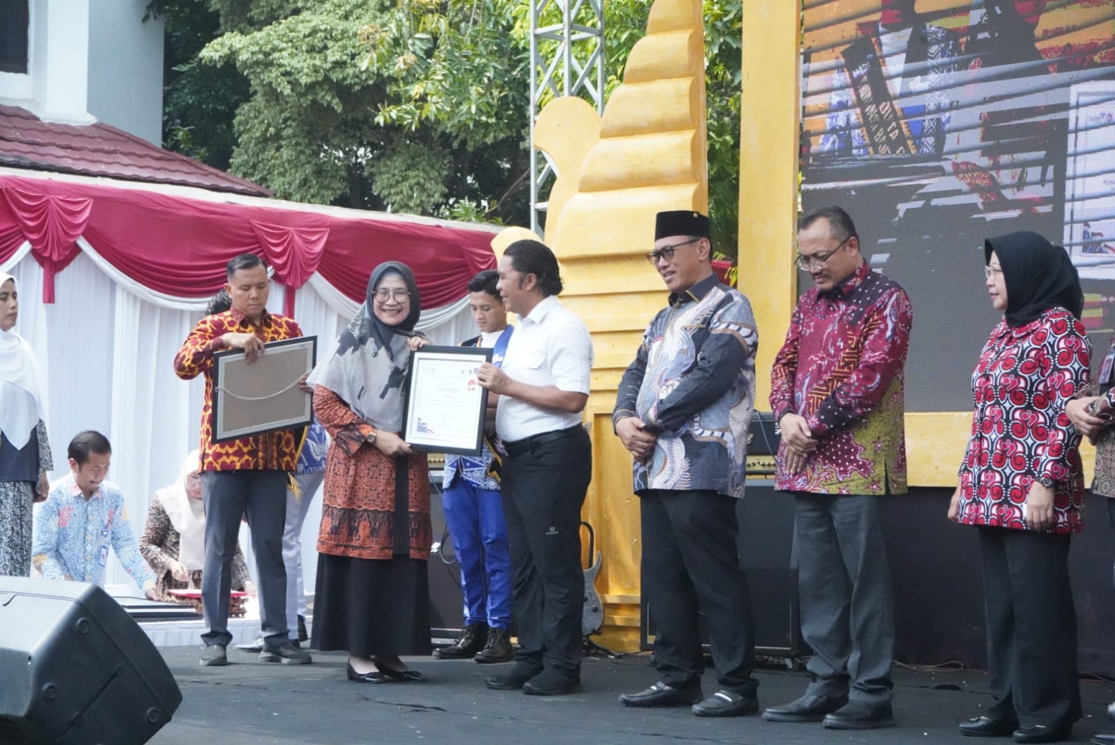 DP3AP2KB Cilegon Terima Dua Penghargaan pada Harganas Provinsi Banten