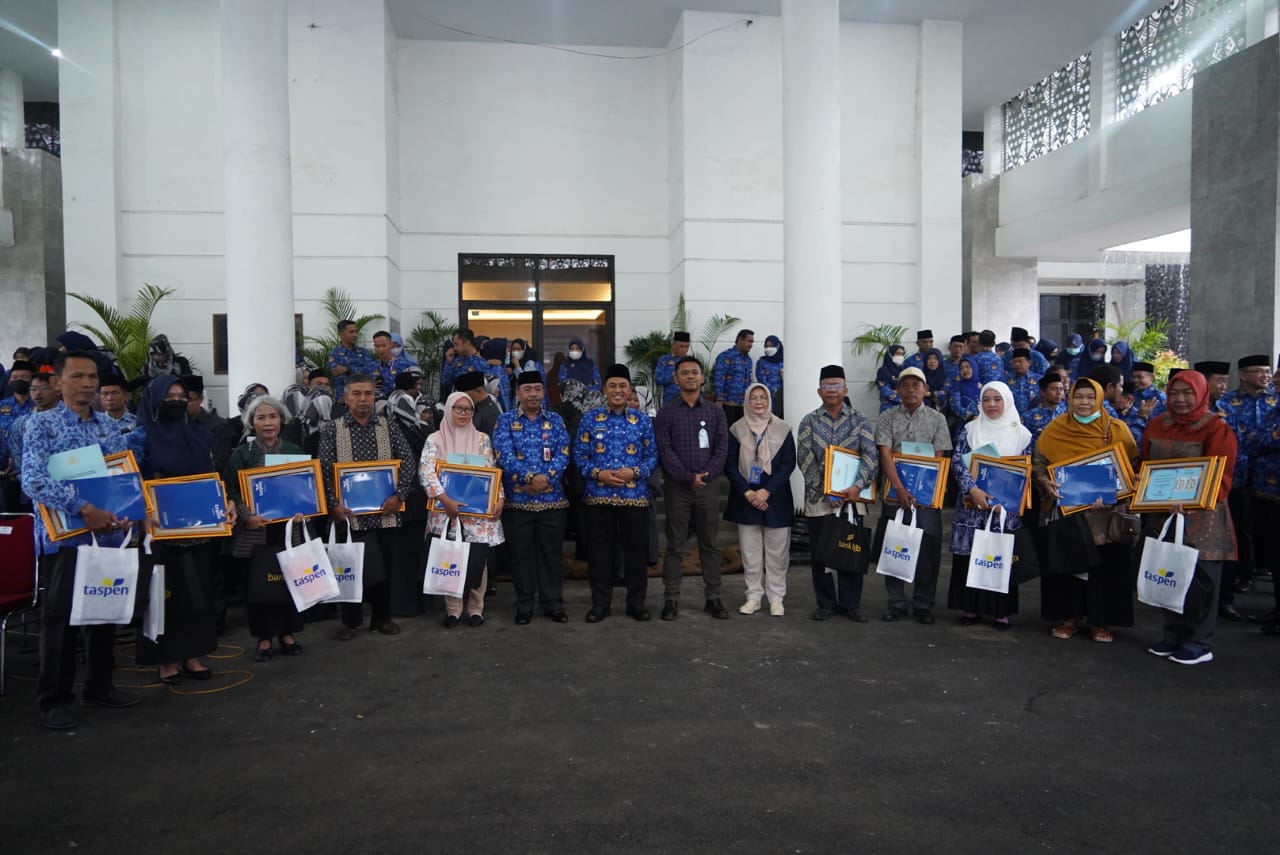 15 Pensiunan PNS Dapat Apresiasi, Berupa Penghargaan dan Bingkisan