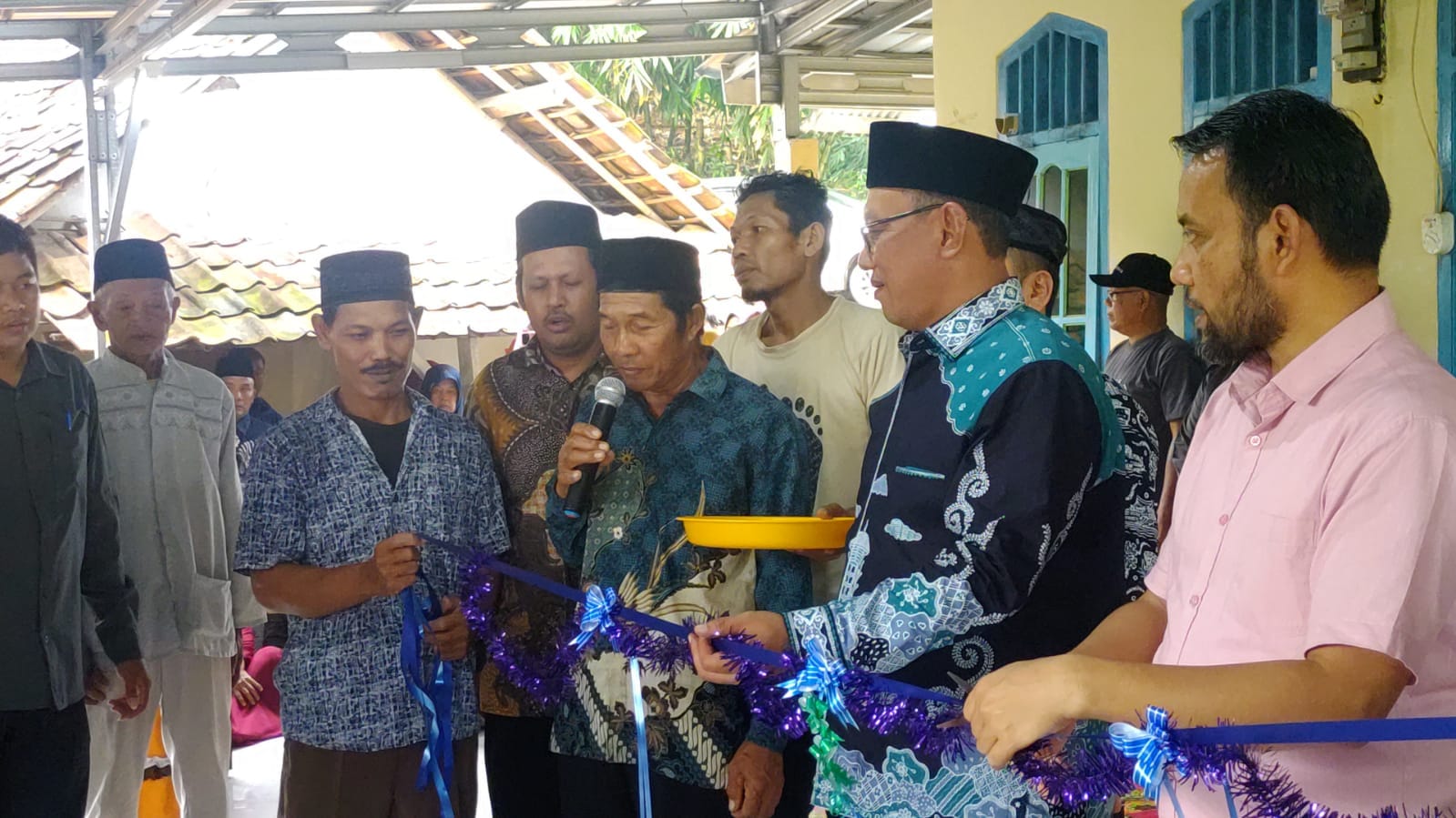 Respon Kebutuhan Air Bersih Warga, Helldy Serahkan Bantuan Mesin Pompa di Suralaya