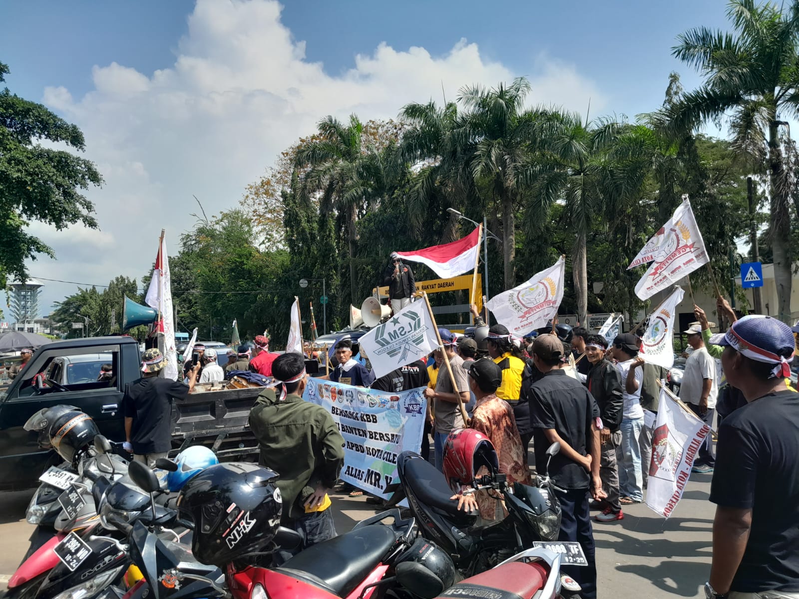 Koalisi Banten Bersatu Geruduk Kantor Walikota Cilegon, Ini Tuntutannya