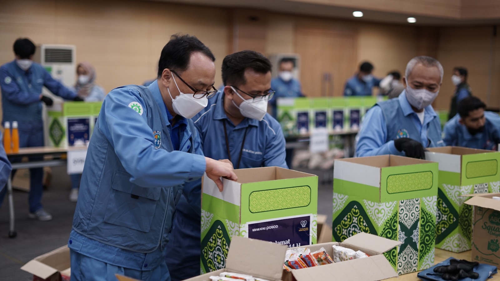 Krakatau Posco Sebar Ribuan Boks Paket Sembako untuk Masyarakat Cilegon