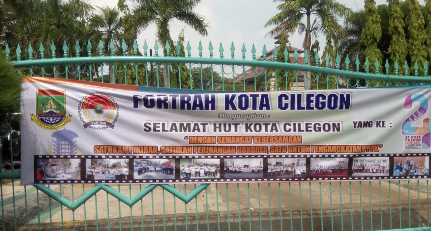 Aksi Kritikan Tenaga Honorer Warnai Perayaan HUT Ke 24 Tahun Kota Cilegon