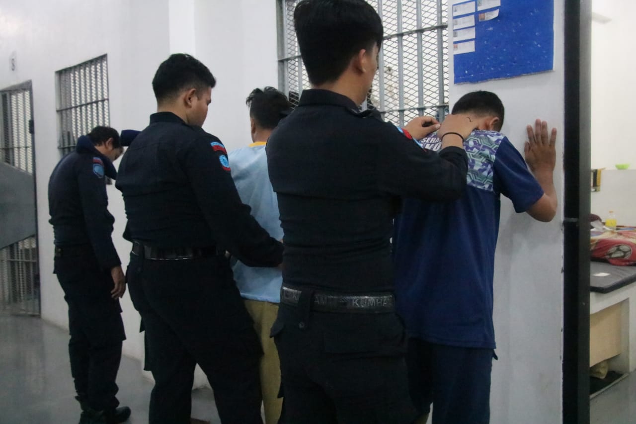 Cegah Barang Terlarang, Petugas Lapas Cilegon Turun Tangan