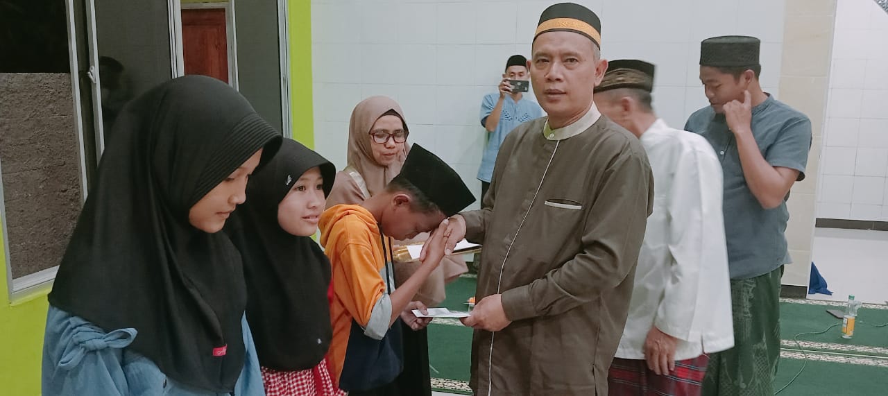Peringati 10 Muharam 1445 H, Masjid Al-Muhajirin Kiara Garden Gelar Santunan Anak Yatim dan Piatu