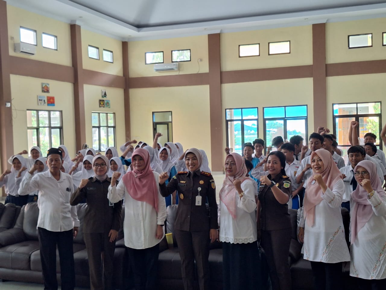 Cegah Tindak Pidana, Kajari Cilegon Keliling Sekolah Berikan Edukasi Kepada Pelajar