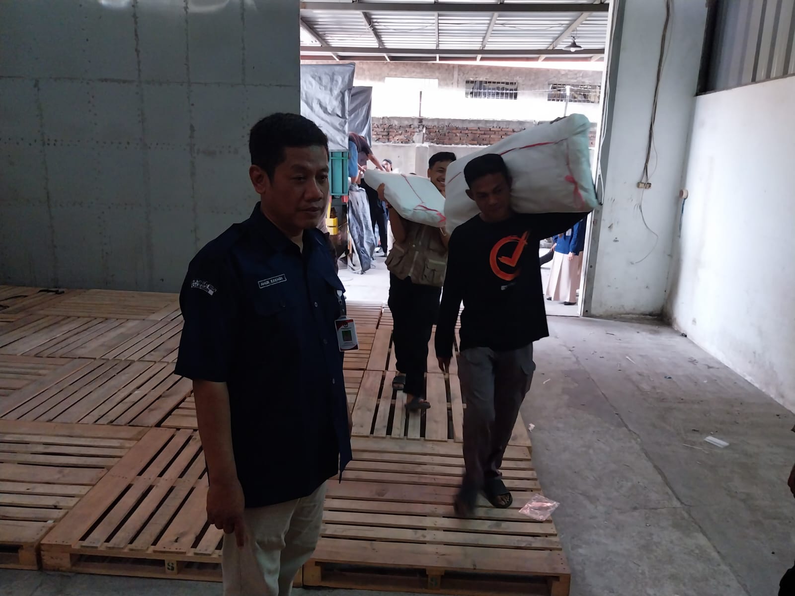 Logistik Pemilu 2024 Berdatangan di Gudang KPU Cilegon
