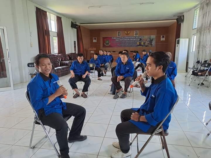 Puluhan Tuna Netra Cilegon Dilatih Public Speaking