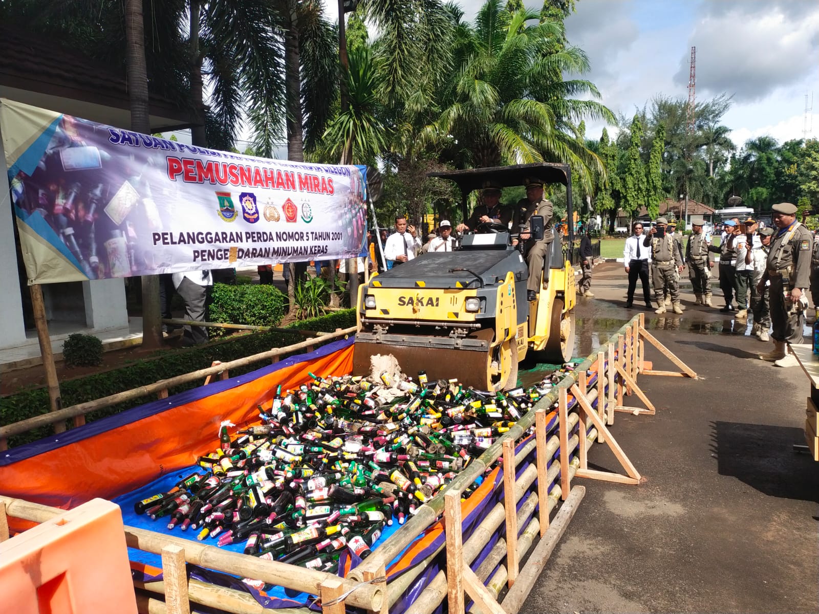 Jelang Puasa, Ribuan Motol Miras Dimusnakah Satpol PP Cilegon