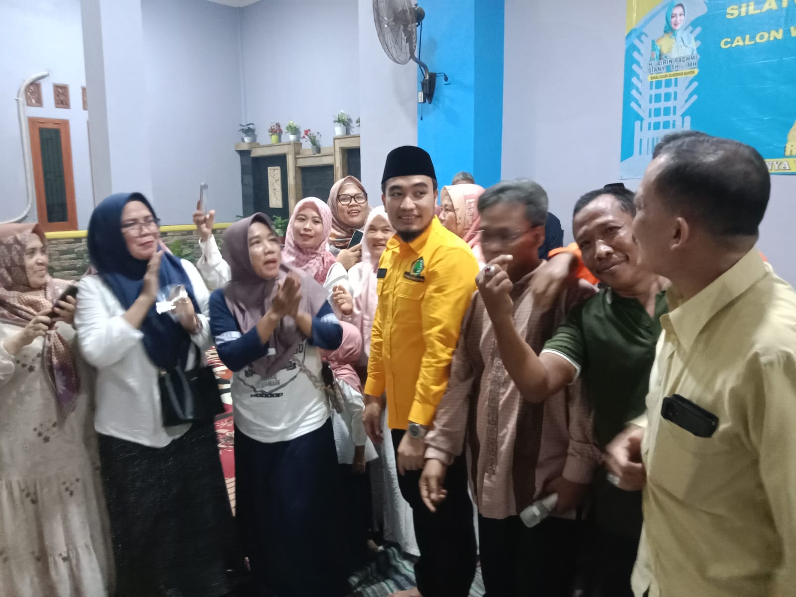 Ratusan Masyarakat Warnasari Deklarasi Dukungan Robinsar Jadi Walikota Cilegon