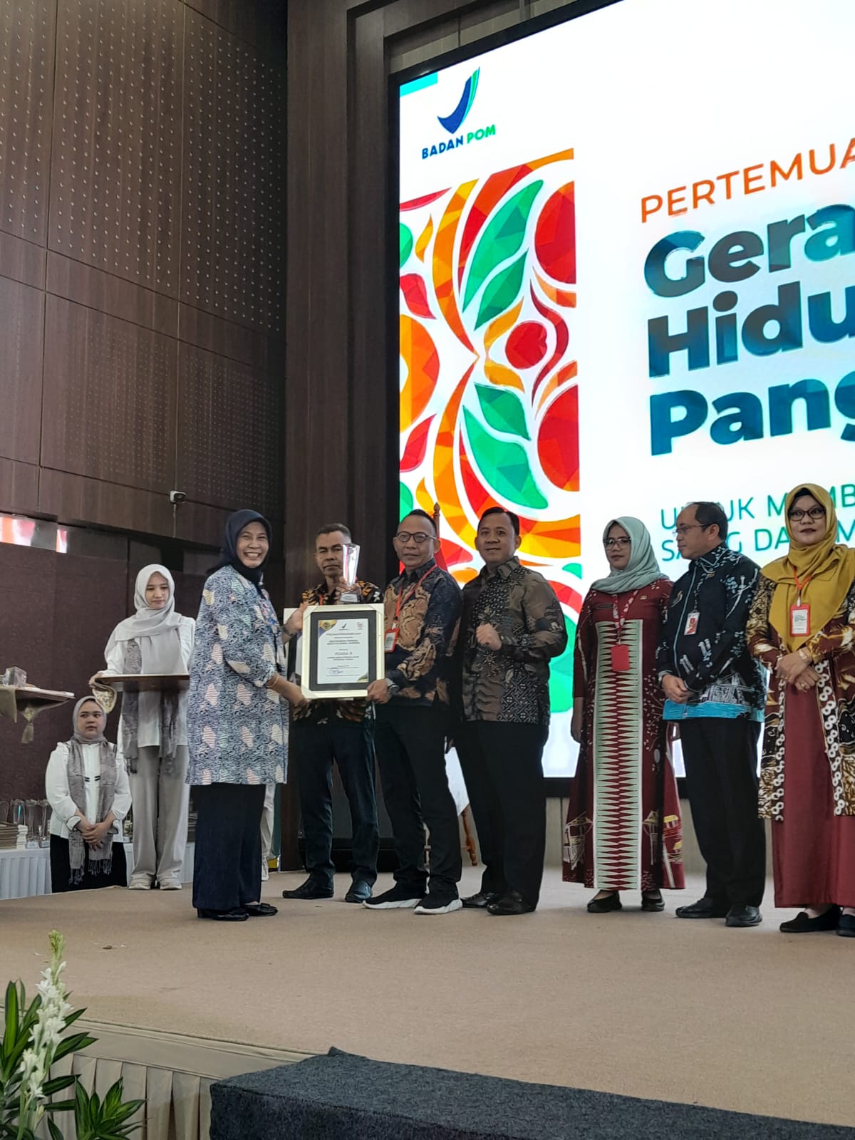 Kelurahan Cikerai Kota Cilegon Terima Penghargaan Nasional Sebagai Terbaik Ke Tiga Desa Pangan Aman