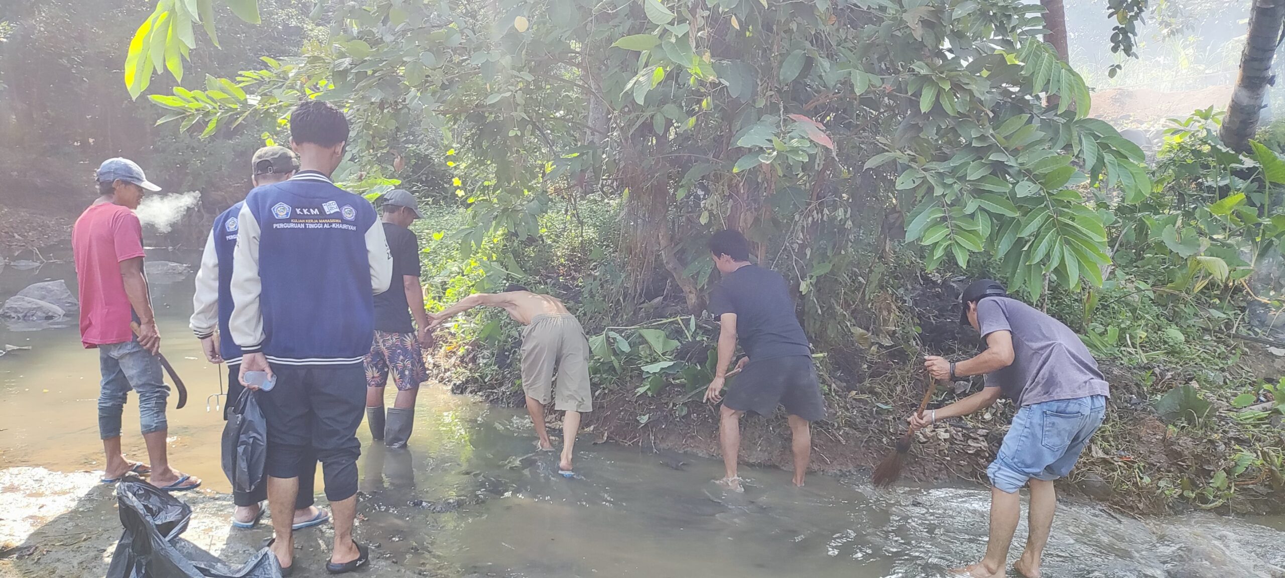 Kelompok 32 KKM UNIVAL dan STIT Al-Khairiyah Aktifkan Kembali Budaya  Gotong Royong di Desa Umbul Tanjung Cinangka