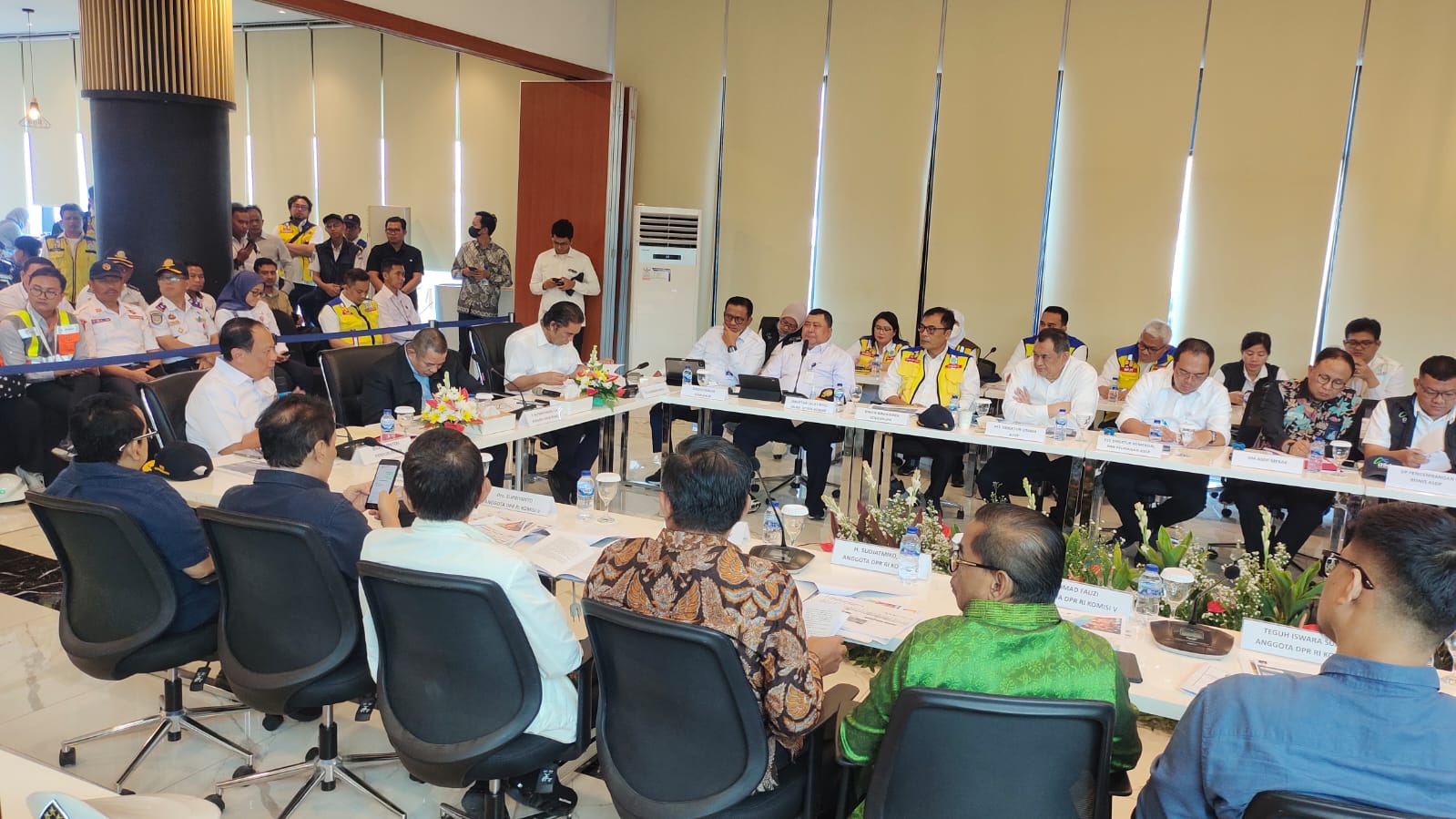 Komisi V DPR Cek Kesiapan Sambut Libur Natal dan Tahun Baru di Pelabuhan Merak