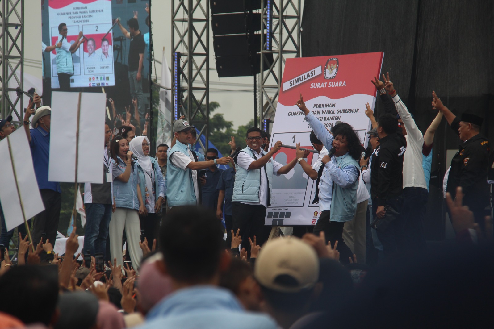Banyak Siswa di Banten Tidak Mampu Tebus Ijazah, Andra Soni Siap Berikan Solusi