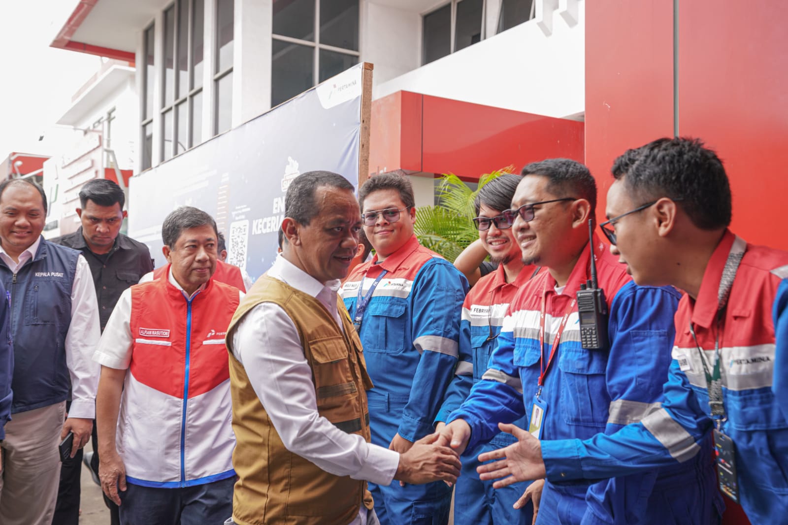 Kunjungi TBBM Kota Cilegon, Menteri ESDM Bahlil Lahadalia Pastikan Pasokan BBM dan LPG Aman Saat Nataru