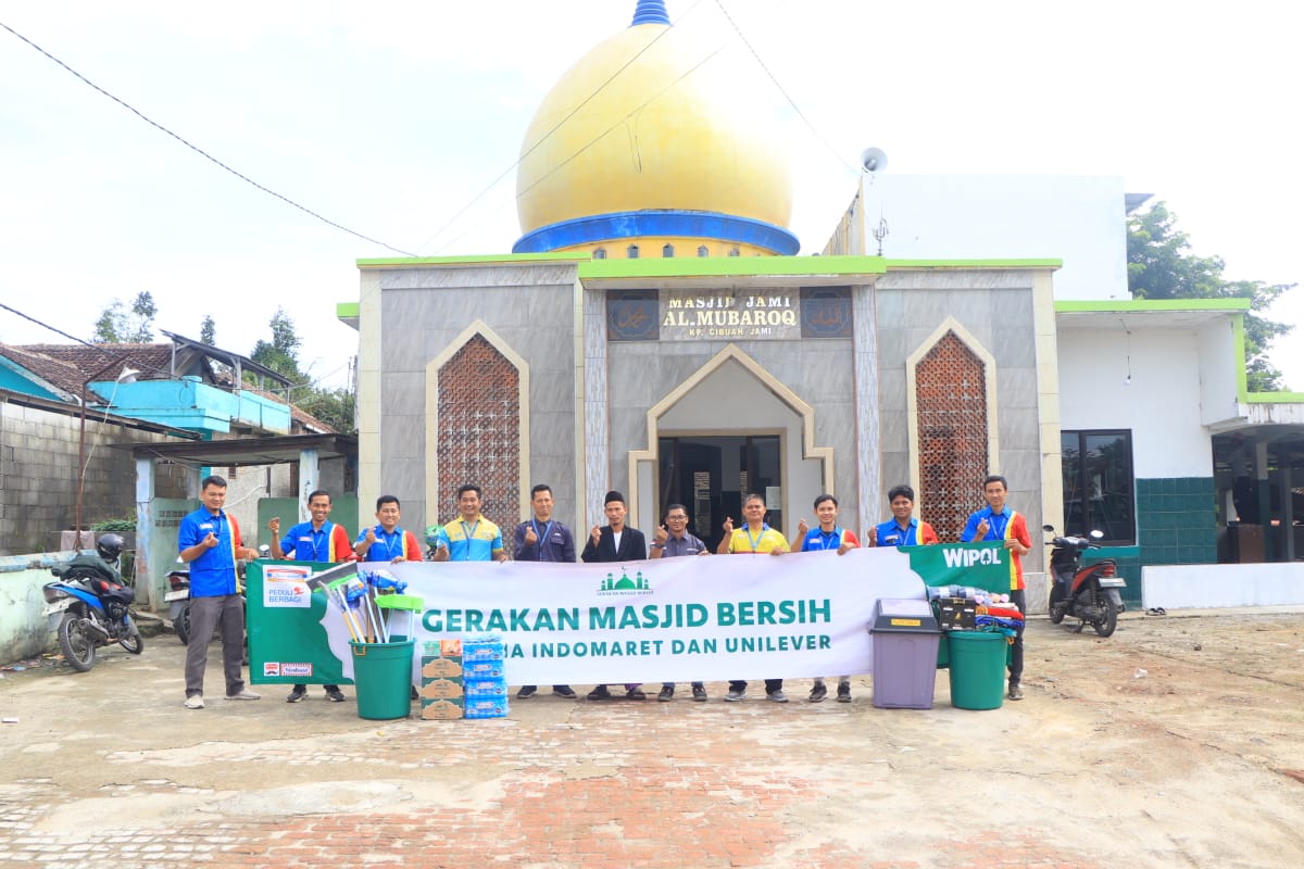 Sambut Ramadan, Indomaret dan Unilever Indonesia Lakukan Bersih-Bersih Masjid