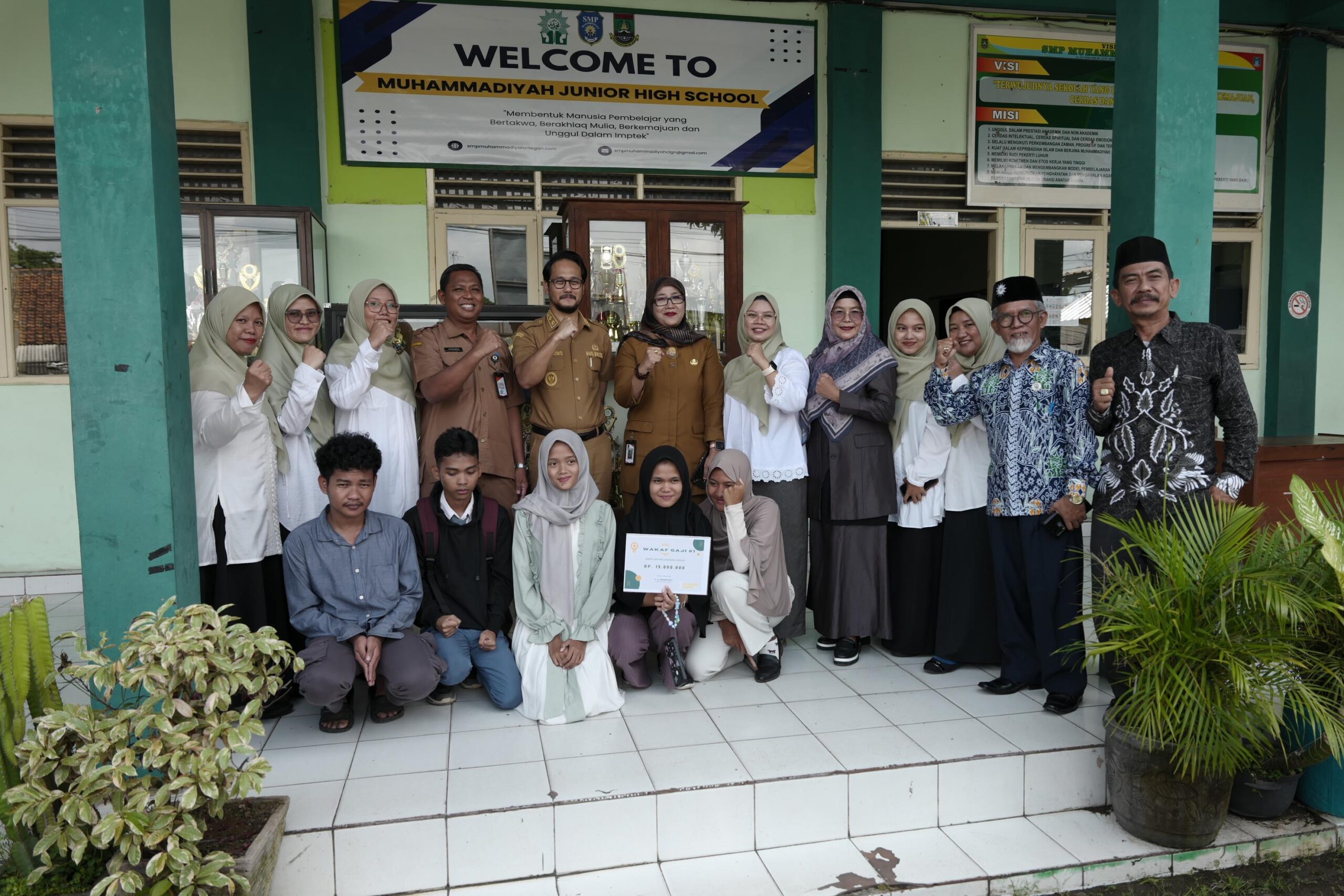 Tunaikan Janji, Wakil Walikota Cilegon Fajar Wakafkan Pendapatan Perdananya