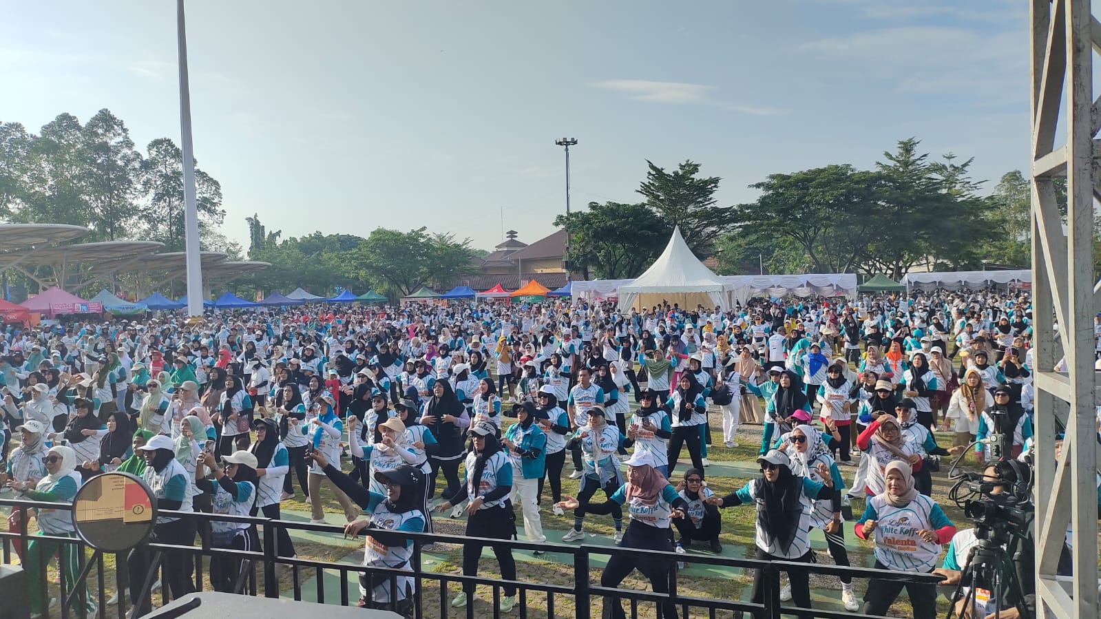 Jalan Sehat Grand Prize Mobil  Diikuti Ribuan Warga Cilegon