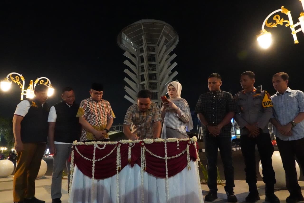 Resmikan Kawasan Tugu Baja Cilegon, Robinsar Ingin Menata Cilegon Menjadi Lebih Indah