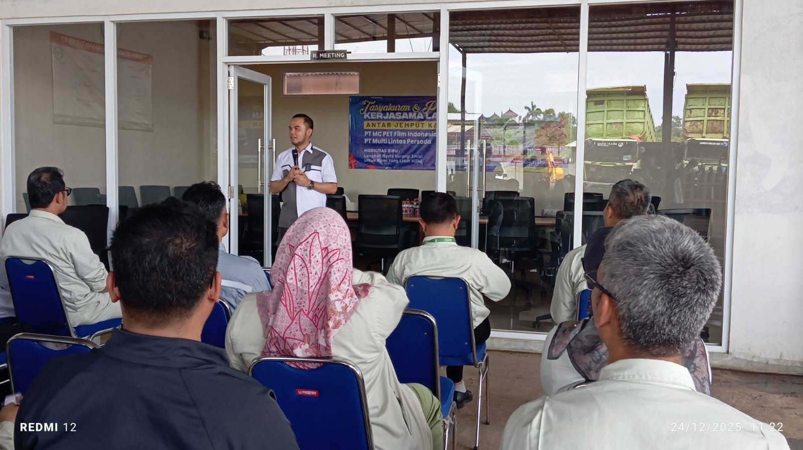 Dukung Energi Hijau, PT MLP Sediakan Bus Listrik untuk Antar Jemput Karyawan