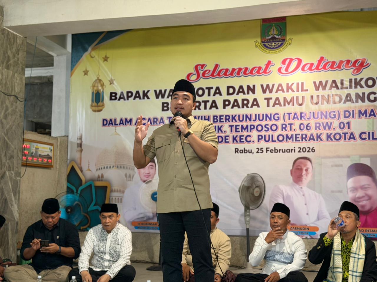 Taraweh Berkunjung Perdana, Wali Kota Robinsar Salurkan Bantuan Rp10 Juta untuk Pembangunan Masjid Al-Muhsinin Pulomerak