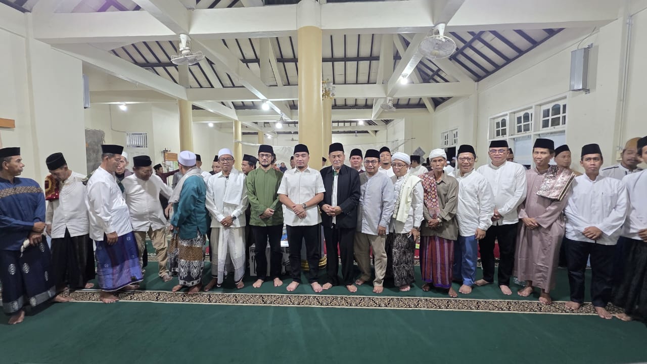Tarawih Berkunjung, Wali Kota Cilegon Ajak Perkuat Iman dan Dukung Pembangunan Masjid