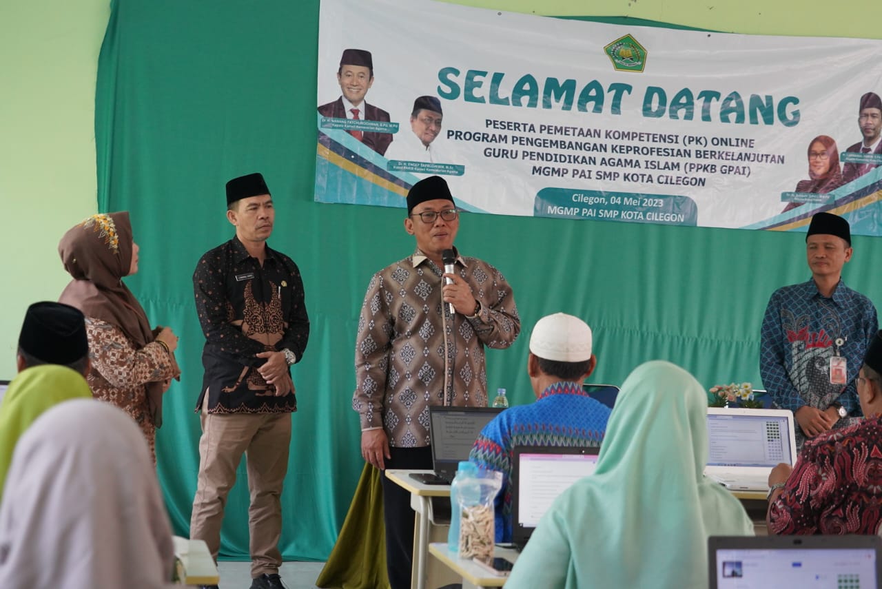 Helldy Ajak Guru Bekerja Ikhlas
