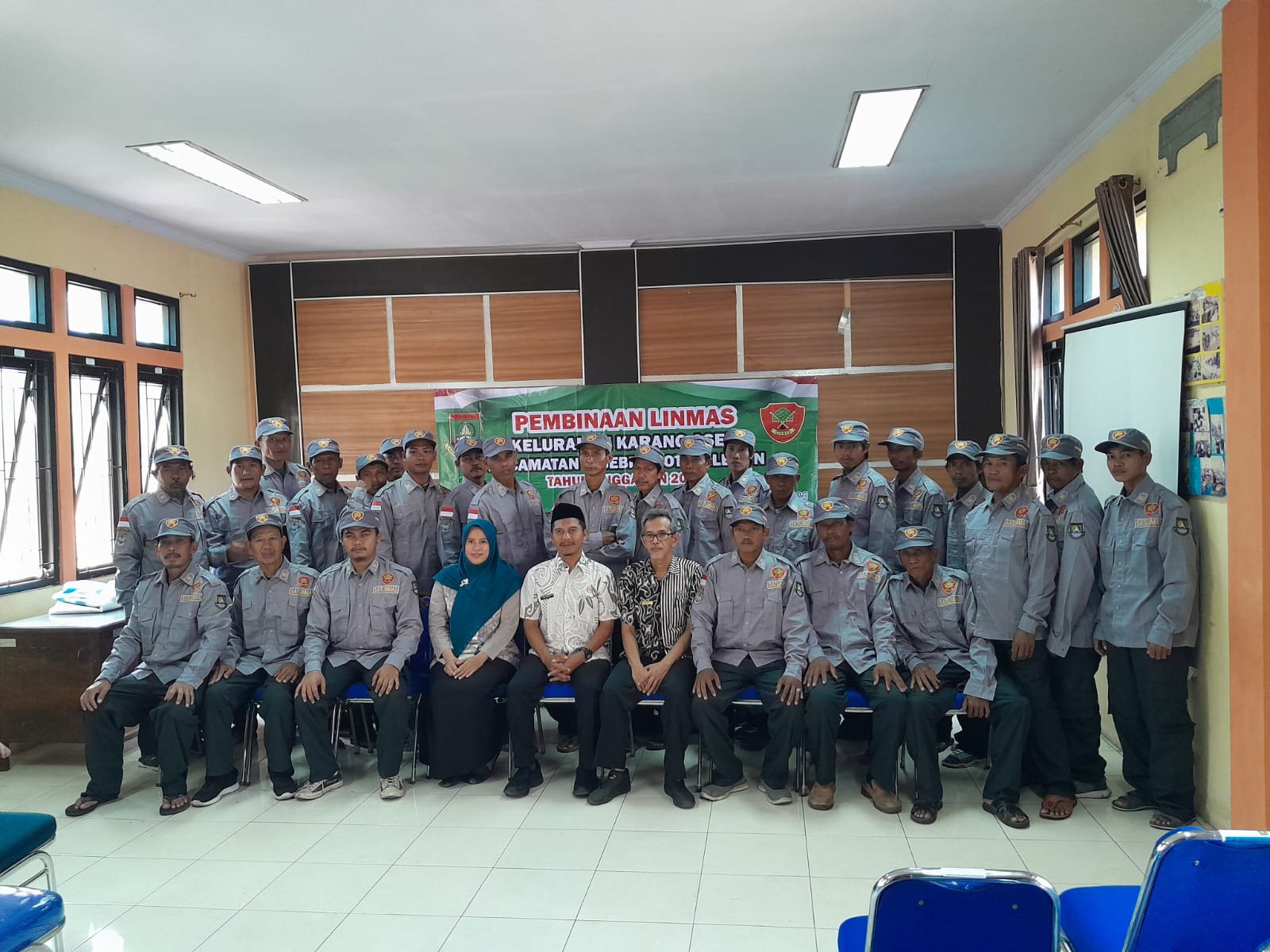 Jelang Pergantian Tahun Baru 2024, Linmas di Kelurahan Karang Asem Dilatih