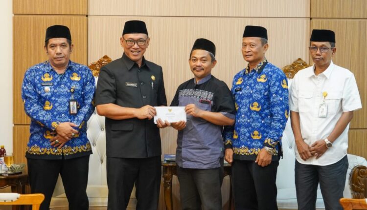 Helldy Agustian Sumbangkan Seluruh Gajinya Sebagai Walikota Cilegon Ke Masjid Dan Mushola