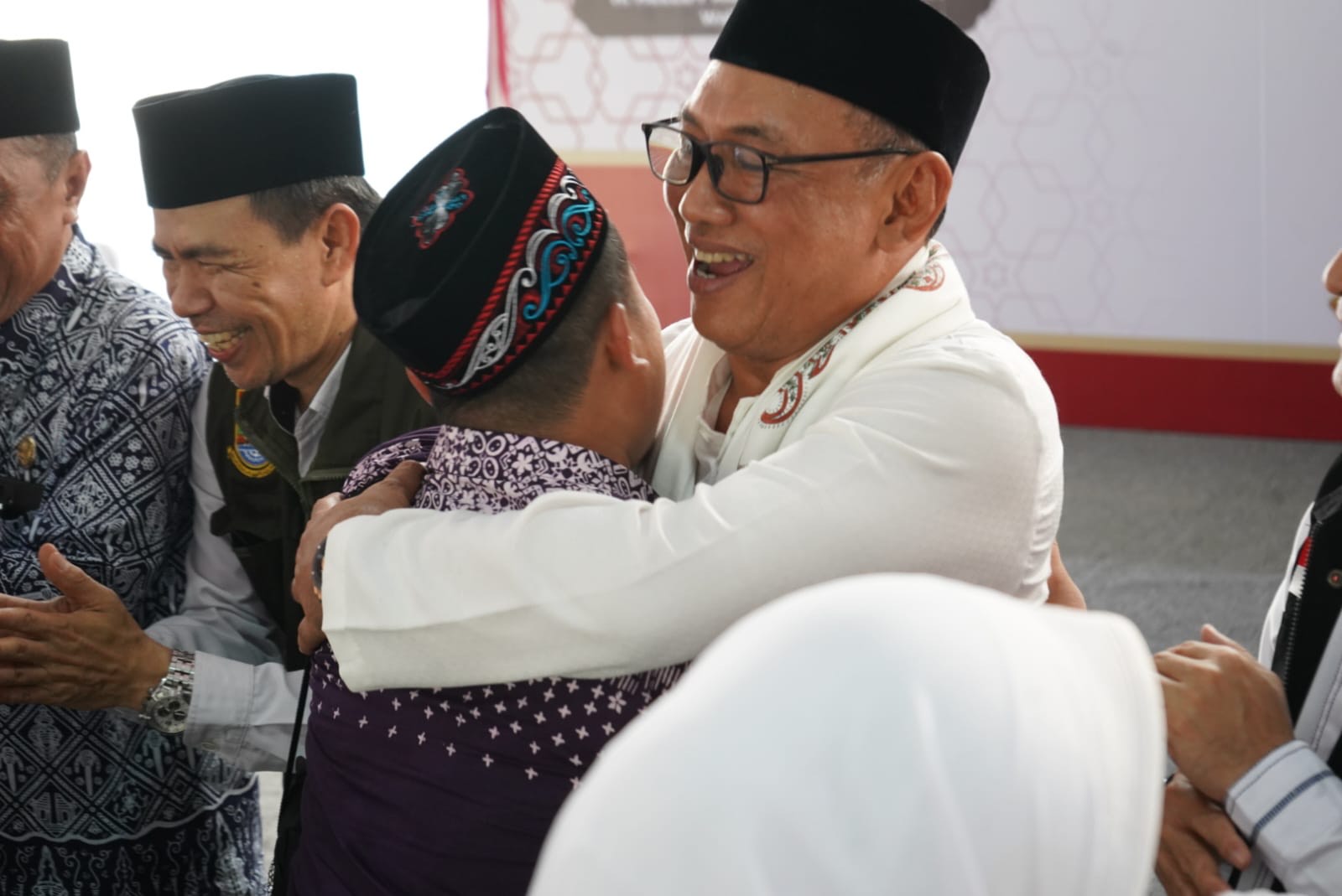 Lepas 432 Jamaah Haji, Walikota Helldy Berpesan Agar Jamaah Menyiapkan Fisik dan Mental