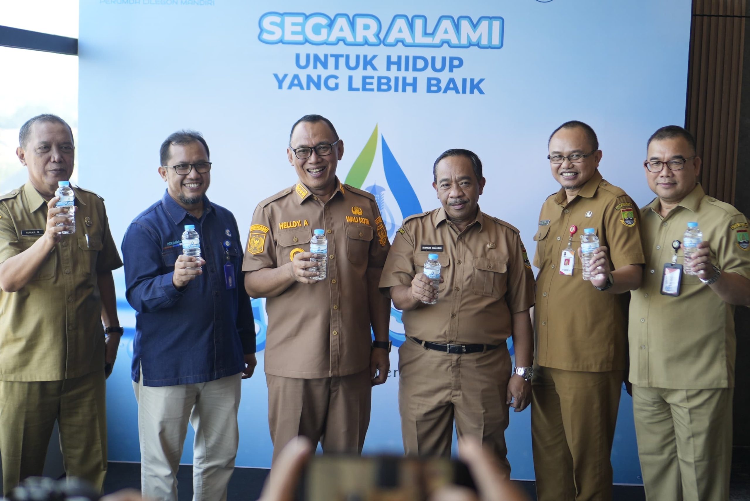HUT ke-22 Perumda Cilegon Mandiri, WaliKota Helldy Luncurkan Air Minum ‘Ci Legon’