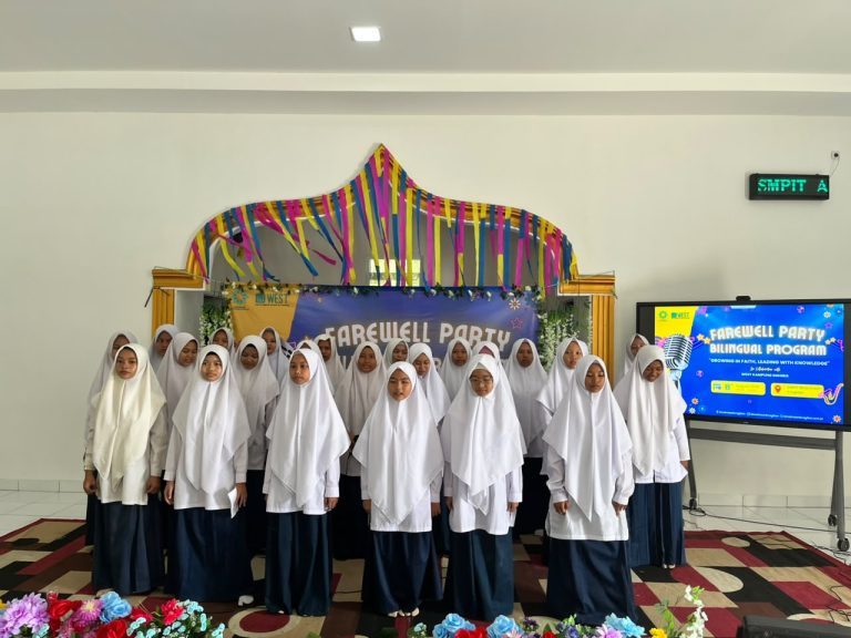 SMPIT Al Quran Bina Insan Kragilan Gelar Program Bilingual Bersama WEST Kampung Inggris