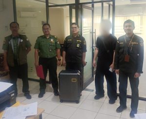 Selundupkan 8 Biawak Dalam Koper Pakaian, WN Korsel Diciduk Petugas Gabungan