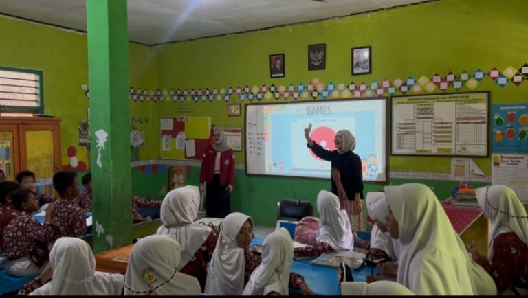 Mahasiswa KKM 65 UNIBA Sulap Ruang Literasi SDN Banyuwangi 2 Jadi Pojok Baca Nyaman