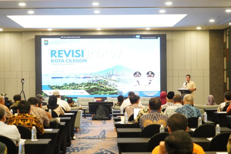 Buka Forum Konsultasi Revisi RTRW 2020–2040, Robinsar: Tata Kelola Kota Harus Seimbang antara Pembangunan, Lingkungan dan Keselamatan