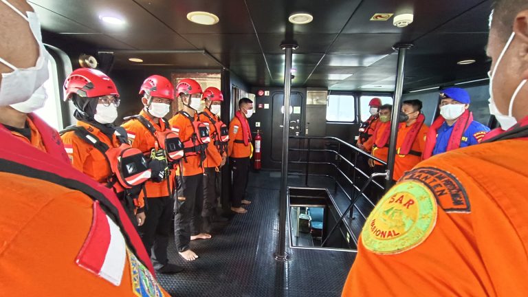 Tim SAR Gabungan Sisir Pulau Rakata Cari 8 Korban Hilang Kontak