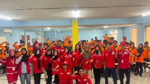 KSR PMI Unit Politeknik Krakatau Kenalkan Kepalangmerahan dan Bagikan Masker di Kegiatan PKKMB