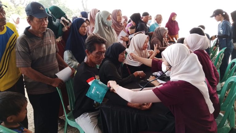 Ratusan Warga Anyer Manfaatkan Layanan Kesehatan Gratis Chandra Asri Group